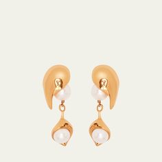 Oscar de la Renta sculptural drop earrings Approx. 13mm Polished gold-tone brass Glass pearls For pierced ears Made in Italy Gold-tone Single Earring For Evening, Elegant Sculptural Earrings For Formal Occasions, Formal Brass Pearl Drop Earrings, Gold-tone Metal Drop Pearl Earrings, Gold-tone Metal Pearl Drop Earrings, Gold-tone Drop Earrings For Evening, Formal Pearl Drop Metal Earrings, Modern Gold Pearl Drop Earrings, Formal Brass Pearl Earrings