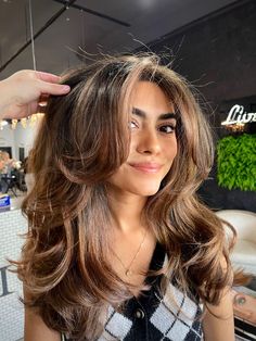 Hairstyles Long Bob, Volume Haircut, Blowout Curls, Curled Hairstyles For Medium Hair, 90s Haircuts, Rambut Brunette, Layered Haircuts For Medium Hair, Blow Dry Hair, Bouncy Hair