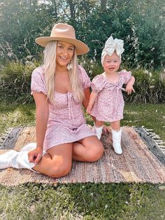 Dayan Mommy and Me Spring Dresses - LITTLE MIA BELLA Holidays Outfits, Matching Mommy Daughter Outfits, Mommy Daughter Dresses, Motherhood Photos, Mommy Daughter Outfits, Mommy And Me Dresses, Mommy Daughter, Matching Outfit, Mommy And Me Outfits