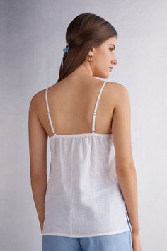 Top in pure linen that can be used either with jeans to wear during the day or as a comfortable pajama top. Unlined Summer Tops, Unlined Summer Daywear Tops, Unlined Summer Tops For Daywear, Unlined Tops For Summer Daywear, Summer Tops With Relaxed Fit And Unlined, Unlined Spring Top For Daywear, Unlined Tops For Spring Daywear, Chic Unlined Top For Daywear, Unlined Relaxed Fit Tops For Summer