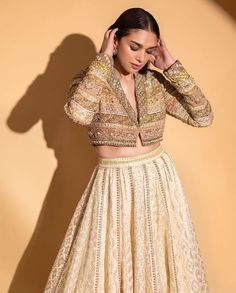 Long Top On Lehenga, Wedding Crop Top And Skirt, Lahnga Design Ideas Wedding, Marriage Outfits For Women, Outfit For Sangeet, Skirt And Crop Top Indian, Indian Outfits Modern, Skirt And Crop Top, Simple Lehenga