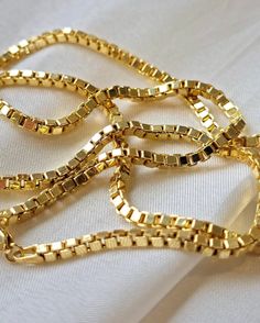 --- Crafted in GUARANTEED HIGH-QUALITY 18-Karat GOLD -- Pure Gold Material, Not Gold-Filled or Plated --- At a 3.00 millimeter thickness this chain is available in 18" to 22" lengths. 18 inches - 3 mm : 11.79 gr (grams weight) 20 inches - 3 mm : 13.10 gr 22 inches - 3 mm : 14.42 gr Closure: Lobster Claw (Strong and Durable) Chain style: Box Chain - 18K Gold Please feel free to contact us with any questions, inquiries, or concerns! We will be happy to assist you and provide the best possible serv Cheap Box Chain Necklace For Gifts, Luxury Fine Jewelry Box Chain Necklace, Luxury Box Chain Jewelry For Formal Occasions, Affordable Modern Box Chain Jewelry, Cheap Adjustable Box Chain Jewelry, Luxury Stainless Steel Box Chain Necklace, Affordable Gold Jewelry With Box Chain, Luxury Unique Box Chain Jewelry, Elegant Cheap Box Chain Necklace