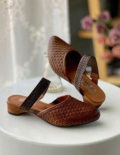 Gender: Women Main Material: Cowhide Heel Type: low heel Upper Material:Cow Leather Heel Height: Low (3 cm) Closure Type: Slip on Color: Brown Size:35-40 Click:Shoes size Chart Size Length Cm Inch 35 22.50 8.86'' 36 23.00 9.06'' 37 23.50 9.25'' 38 24.00 9.45'' 39 24.50 9.65'' 40 25.00 9.84'' Spring Brown Kitten Heels With Low Heel, Brown Spring Kitten Heels With Low Heel, Brown Kitten Heels For Spring With Low Heel, Brown Low Heel Kitten Heels For Spring, Leather Kitten Heels With Stacked Heel, Leather Kitten Heels With Stacked Heel And Closed Toe, Brown Kitten Heels With Leather Sole, Brown Leather Sole Kitten Heels, Brown Flats With Medium Width And Low Heel