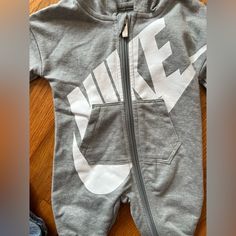 Brand New Without Tags Zipper Front Hoody Nike Casual Onesie For Playtime, Casual Nike Onesie For Playtime, Nike Casual Long Sleeve Onesie, Casual White Onesie For Sports, White Casual Onesie For Sports, Nike Outfit, Kids Nike, Nike Outfits, Gray White