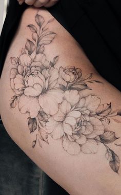 a woman's thigh with flowers on it