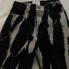 Super Cute Only Worn 2 Times Basically Brand New Dye Jeans, Tie Dye Jeans, Jeans Color, Jeans Black, Colored Jeans, Boyfriend Jeans, White Jeans, Black Jeans, Tie Dye