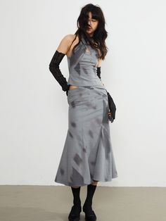 Material: Viscose 20% Polyester 80%
Size: SML
Model: 165cm/45kg Wearing size S





Length
Waist
Hip


S
72.5cm
74cm
82cm


M
74cm
78cm
86cm


L
75.5cm
82cm
90cm Gray Color, Models, Skirt, Grey, How To Wear