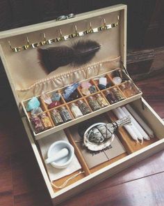 Witch Boxes, Portable Altar, Travel Altar, Witch Kit, Citate Harry Potter, Witch Accessories, Magia Das Ervas, Lip Tints