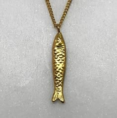 Cool Pendants Necklaces, Fish Charm Necklace, Gold Fish Necklace, Fish Fashion, Pisces Necklace, Tiny Pendant, Fish Necklace, Gold Pendants, Fish Pendant