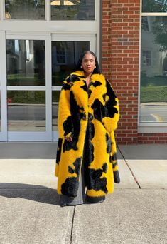 GOLDxTEAL printed faux fur coat. Denim Accessories Jewelry, Faux Fur Cardigan, Duster Dress, Fur Cardigan, Plus Size Beauty, Denim Accessories, Stylish Fashion, Short Jumpsuit, Faux Fur Coat