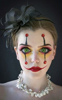 Clown Costume Ideas For Women, Dark Clown Costume, Womens Clown Costume, Female Clown Makeup, Diy Clown Costume, Creepy Clown Costume, Clown Woman, Clown Makeup Ideas, Jester Makeup