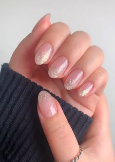 Gel Nails Ideas Wedding Guest, Pink Nails Wedding Guest, Fall Nails For Wedding Guest, Guest Wedding Nails, Glitter Ombre Nails Almond, Wedding Guest Nails Ideas, Nails For Wedding Guest, Nails Wedding Guest, Wedding Guest Nails