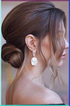 Low buns (chignons) are incredibly chic! Elegant and classic, this is a perfect style for any occasion — work, dinners, lunches and the weekend. Do yours sleek and refined, or loose and messy! You can add hair accessories too — like scarves, ribbons, pearl barrettes, headbands. So many great possib Curled Prom Hair, Modern Updo, Loose Curls Hairstyles, Medium Length Updo, Low Updo, Wedding Updos, Easy Bun Hairstyles, Low Bun