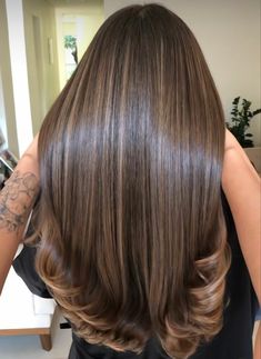 Dark Hair With Highlights And Layers, Brunette Hair With Caramel Highlights, Gigi Hair, Hair Caramel, Highlight Ideas, Hair Highlight