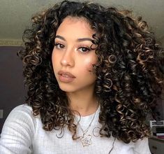 Pinterest:Candyrizos 3b Highlights, Black Hair Blonde Highlights, Curly Haircolour, Blonde Highlights Curly, Curls Highlights, Black Hair With Blonde Highlights, Hair Blonde Highlights, Curly Highlights, Blonde Ends