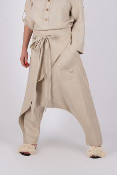 Linen Harem Pants with Suspenders. Oversized Drop Crotch Pants with front side pocket and two diagonal back pockets. Loose Boho Pants Women with elastic waistband and Button fastening. Handmade with care in a Pet-free and Smoke-free environment. SIZE & FIT: *Our Model is 5′6″ / 175 cm and wears size M. *Available Sizes: form XS up to 8XL *This product could be customized according to your measurements. *Please leave your requirements in the checkout. CARE Dry Cleaning  Machine Wash 30oC Hand Was Women Loose Pants, Loose Pants Women, Pants With Suspenders, Beach Pareo, Linen Harem Pants, Winter Coat Dress, Pants Boho, Casual Basics, Drop Crotch Pants