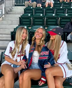 @faithhelizabethh on instagram Baseball Wife Outfit, Baseball Game Fits, Braves Game Outfit, Baseball Fits, Festival Outfits 2023, Outfits 2023 Trends, Baseball Outfits, Twins Game, Summer Thrift