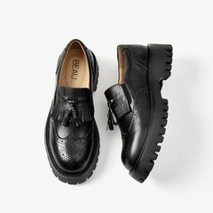 Fashioned by the tassel decoration and brogue fretwork, this loafer blends fashion and classic harmoniously. The slip-on design makes wearing/ taking off easier. Due to the chunky sole design, this shoe has good skid resistance. Upper: 100% Cow Leather Lining: 100% Pigskin Insole: 100% Pigskin Outsole: 100% Rubber Foam Heel Height: 5 cm Weight: 1kg Penny Loafers For Women, Chunky Platform Loafers, Platform Oxford Shoes, Oxford Platform Shoes, Tassel Decor, Business Casual Shoes, Oxford Platform, Chunky Loafers, Brown Loafers