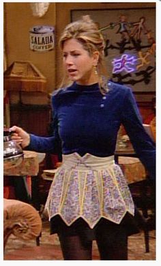 Rachel Green Apron, Rachel Green Waitress Outfits, Rachel Central Perk, Rachel Green Outfits Season 1, Rachel Green Season 1, Barista Outfit