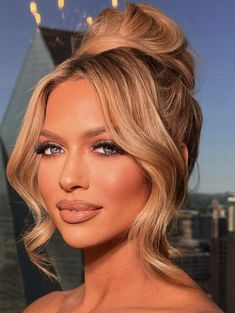 Bachelorette Party Hairstyles Brides, Wedding Hairstyles With Glasses, Bridesmaid Hair From Front View, Miami Vice Hair Women, High Up Do Wedding Hair, Glam Bun Hairstyles, Sofisticated Hairstyles, Shinion Hair Trend 2024, Sleek Hair Wedding