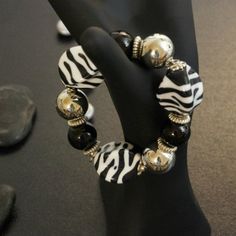 Nwt Tesori Black And White Zebra Print Beaded Stretch Bracelet 2.5" Diameter Before Stretch Black Beaded Bracelets With Large Beads For Beach, Adjustable Black And White Beaded Jewelry, Green Stone Bracelet, Blue Stone Bracelet, Gems Bracelet, Multi Strand Bracelet, Black Rope, Linking Rings, White Zebra