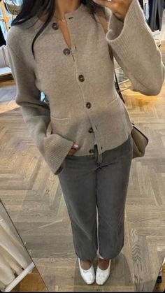 #ootd #outfits #jennikane Outfits Ideas Minimalist, Winter Outfits Sophisticated, Cashmere Tank Top Outfit, Fall Outfits Scarves, Scoop Neck Sweater Outfit, Lounge Day Outfit, Hair Up Work Outfit, Neutral Everyday Outfit, Simple Chic Fall Outfits