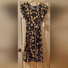 Perceptions Dress, Size Xl, From Jc Penney. Never Worn. Midi Length With Tie At Waist, Flutter Ruffle Sleeves. Navy And Yellow Print Yellow Fitted Dress With Flutter Sleeves, Yellow Flutter Sleeve Beach Dress, Casual Yellow Dress With Flutter Sleeves, Navy And Yellow, Yellow Print, Ruffle Sleeves, Xl Dress, Yellow Blue, Midi Length