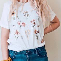 Hello friends, ❤ Show off your unique vintage style floral tee!Perfect for any vintage style lover and those with an eclectic, bohemian, hippie, or minimalist style!❤ Material and Fit:All of our t-shirts are 100% soft cotton (fabric may vary slightly depending on color) and are made is the U.S. They are very soft, light, and that much more comfortable, perfect to wear on any day, rain, sun or shine! The shirt is UNISEX - they are meant to have a looser fit, if you like it a bit tighter I'd recom Tshirt Knot, Botanical Shirt, Gardening Shirts, Floral Tee, Bohemian Hippie, Friends Show, Distressed Shorts, Color Swatch, Floral Shirt