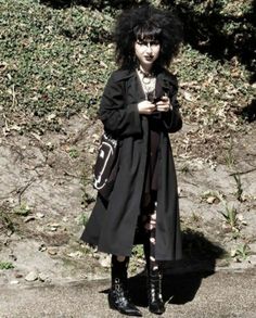 Original Gothic Fashion, Ghotic Fashion Outfit, 80s Goth Pictures, London Goth Fashion, 80s Trad Goth Aesthetic, Goth Punk Outfits Aesthetic, Gothic 90s Fashion, Trad Goth Outfits Aesthetic