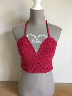 Crop top or backless crocheted with adjustable straps at the neck and back. 100% cotton Color: Raspberry Size: M/L with a C/D cup Cotton from Phildar 100% natural fibers, softness thanks to Aloe Vera treatments. V-neck Crochet Tank Top For Beach, Backless Seamless Tank Top For Beach, Beach Crochet Cami Top, Crochet Cami Top For Beach, Fitted Cotton Crochet Camisole Top, Fitted Crochet Cami Top For Beach, Seamless Cotton Tank Top For The Beach, Casual Crochet Lace Triangle Top, Cotton Crochet Lace Cami Top