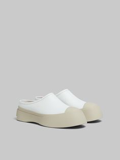 Pablo sabot crafted from sleek nappa leather. Leather lining. Soft leather insole. Chunky rubber platform sole with Marni logo on the back. Flat Heel Boots, Trunk Bag, Slides Sandals, Women Essentials, Boot Accessories, Lacing Sneakers, Market Bag, Cool Socks, Small Leather Goods