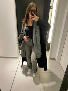 Winter Drip, Lederhosen Outfit, Mantel Outfit, Outfit Inspo Winter, Zara Winter, Classy Winter Outfits, Winter Fashion Outfits Casual