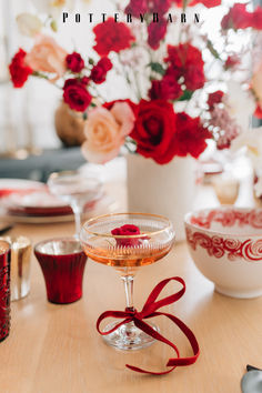 Our Etched Gold Coupe Glasses lend some sparkle to your holiday celebrations and gatherings throughout the year. A sturdy yet elegant stem flows into a classic coupe shape perfect for champagne or cocktails served up. 📷: @anniemescallhome