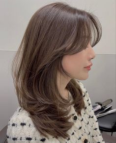 Mod Length Layered Hair, Korean Face Framing Hair, Butterfly Haircut Asian, Korean Medium Haircut, Framing Layers Medium Hair, Layercut Haircut, Face Framing Short Hair, Face Framing Layers Medium Length Hair, Korean Haircut Medium