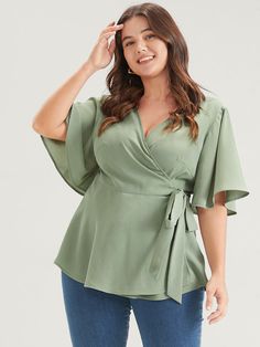 BloomChic Plus size clothing for women. You'll actually want to wear. Shop women's clothing sizes 10-30. With new styles added daily, you'll always find something to love. Free shipping on order $59. Free return for first order. Just shop now. Composition:100% Polyester Details:Ties,Ruffles Sleeve Length:Half Sleeve Neckline:V Neck Occasion:Going out Color:Green Stretch:Non-Stretchy Style:Elegance Material:Polyester Season:Fall Blouse Necklines, Apple Shape Outfits, Babydoll Blouse, Womens Trendy Tops, Plain Blouse, Trendy Blouse Designs, Trendy Fashion Tops, Power Dressing, Grey Outfit