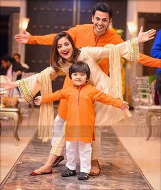 Diwali Family Pictures Ideas, Uroosa Qureshi, Son At Wedding, Mom And Son Outfits, Son Outfits, Nomi Ansari, Prewedding Shoot, Family Dress, 8 Birthday