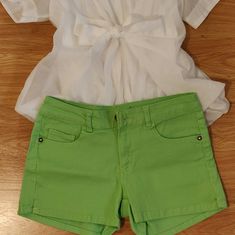 Premium Denim Mini Shorts In A Bright Sassy Color And Bling Design That You Won't Want To Miss! Green Denim Shorts, Pacsun Mom Jeans, Mid Rise Jean Shorts, Vintage Jean Shorts, Rose Jeans, Mid Rise Denim Shorts, Bling Design, Mom Jeans Shorts, White Jean Shorts