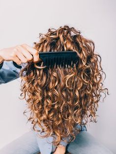 Comb For Curly Hair, Curly Hair Problems, Hair Damage, Curly Hair Inspiration, Coily Hair, Celebrity Hair Stylist, Curly Hair Routine