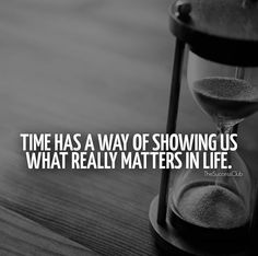 an hourglass with the words time has a way of showing us what really matters in life