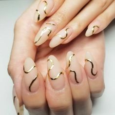 Matte Nail Ideas, Swirls Nails, Gold Acrylic Nails, Matte Nail, Nails Matte, Formal Nails, Matte Nails Design, Glam Nails