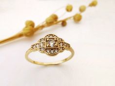 14K Gold Vintage Style Engagement Ring Dainty Vintage Gold - Etsy Gold Chunky Ring, Vintage Gold Ring, Engagement Ring Dainty, Vintage Gold Rings, Vintage Style Engagement Rings, Chunky Ring, Gold Statement Ring, Chunky Rings, Ring Dainty