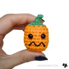 No-sew Crochet ghost - Free pattern - Natalina Craft Crochet Freebies, Crochet Corn, Crochet Candy, Thanksgiving Crochet, Crochet Bat, Hello Kitty Crochet