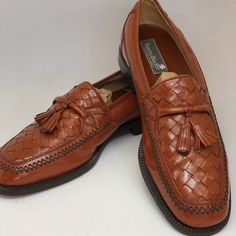 Stanley Blackervintagemen’s Brown Oxford Leather Shoes Preowned Shoes Never Worn Kept In New Conditions. Please Review Photos To See Details. Overall In Excellent Condition. Tassel Loafer Made In Italy Material: Leather Color: British Tan Size: 10 1/2 Questions Are Welcomed. Thank You For Shopping With Us Again. We Are Quick Shippers. Bundle To Save Vintage Wingtip Leather Shoes For Fall, Vintage Leather Shoes With Pointed Toe For Fall, Vintage Fall Loafers With Brogue Detailing, Fall Vintage Loafers With Brogue Detailing, Vintage Leather Shoes For Business In Fall, Vintage Brown Loafers With Round Toe, Vintage Brown Round Toe Loafers, Vintage Leather Loafers For Fall, Vintage Leather Loafers With Rubber Sole