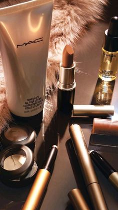 Mac Makeup Looks, Mac Products, Cheap Makeup, Skincare Essentials, Mac Eyeshadow, Mac Makeup, Make Up For Ever, Professional Makeup Artist, Lipstick Shades