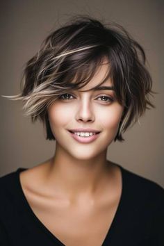 Chin Bob, Best Short Hair, Choppy Bob Hairstyles For Fine Hair, Dark Brunette Hair, Short Silver Hair, Really Short Hair, Hair Fixing, Cool Short Hairstyles