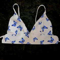 Cute Butterfly Print Bikini Top With Strappy Back Size M White Summer Pool Top, White Triangle Top For Pool, White Summer Top For Sunbathing, White Summer Tops For Sunbathing, White Tops For Sunbathing In Summer, White Top For Sunbathing In Summer, White Tops For Pool Days In Spring, Spring Triangle Top For Pool, Triangle Top For Pool In Spring