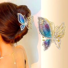 It Is A Ombr Colored Hair Clip, It’s Main Colors Are Gold, Blue And Purple And It Has Rhinestones On Top. It Is Very Sturdy And Can Hold A Lot Of Hair. Thinning Thick Hair, Butterfly Hair Clip, Hair Accessories Clips, Butterfly Hair, Fancy Jewellery, Styl Boho, Fancy Jewelry, Metallic Hair, Fantasy Jewelry