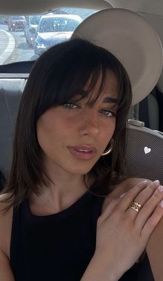 Fringe Bangs Short Hair, Bold Haircut, Bold Bangs, Honey Hair Color, Haircut Inspo, Haircuts Ideas, Brown Hair Inspo, Short Brown Hair, Honey Hair