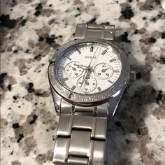 Beautiful Silver Guess Watch. Still Looks Brand New. Hardly Worn. For Someone With Small Wrist. Guess Watches Women Silver, Guess Women Watches, Rose Watch, Gold And Silver Watch, Boyfriend Watch, Guess Watch, Accessories Silver, Guess Men, Silver Accessories