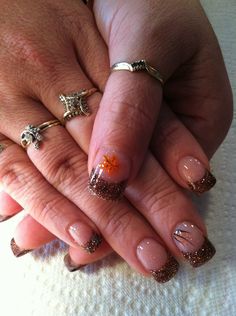 Fall Nails - pretty tip color Fall Nails French Tip Square, Fall Nail Tip Designs, Fall French Tips Square, Fall Nails Designs Short, Fall Nails French Tip Art Designs, French Tip Nails With Design For Fall, Fall Nail Tips, Easy Autumn Nails, Fall French Tip Nails Designs